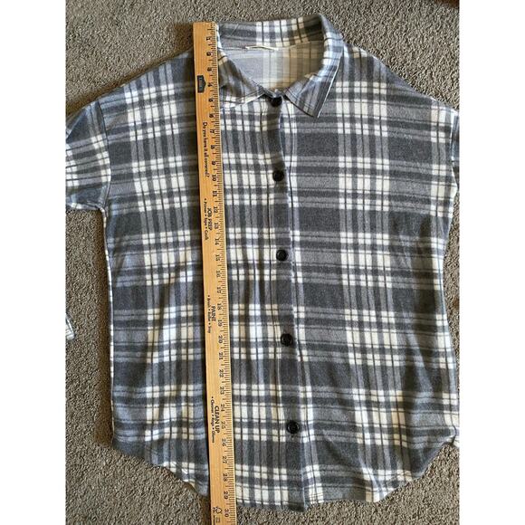 Reb in J Gray Plaid Button Up Collared Blouse- Size Medium - Picture 3 of 4